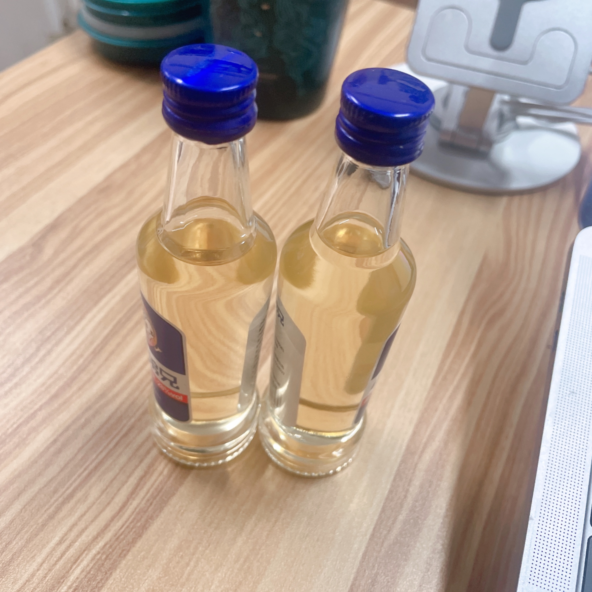 小酌两口 没控制住半瓶没了